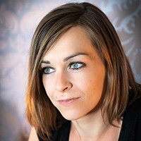 Anjes Marten-Ligan Srećni ljudi čitaju i piju kafu